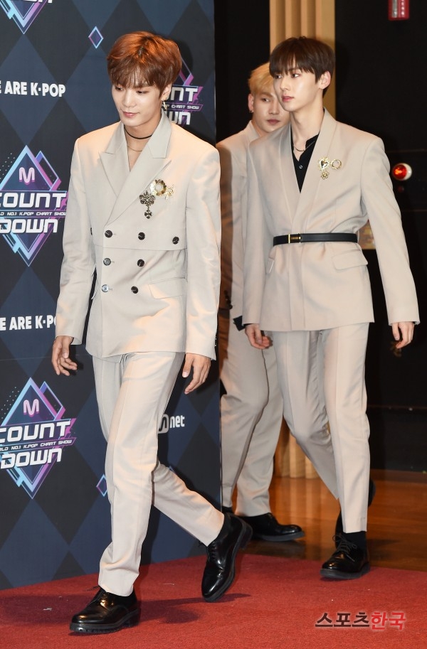 NUEST JR and Hwang Min-hyun are attending the photo time before the rehearsal of Mnet M Countdown held at CJ ENM Center in Sangam-dong, Mapo-gu, Seoul on the afternoon of the 9th.On this day, Mnet M Countdown recording was attended by Kim Dong-han, Nam Woo-hyun, NUEST, New Kid, The Boys, Berry Berry, Spectrum, Eric Nam, Enflying, Yeonjeong, Omai Girl, Ozone, Wonder Nine, Yoo Seung-woo, Enoai, Chansler, Target, Hot Place,