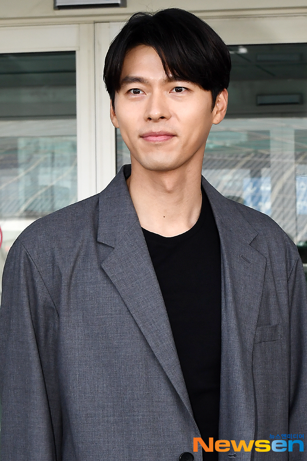 Actor Hyun Bin departed for Hong Kong on May 10 afternoon for a schedule for overseas fan meetings of LOG INTO THE SPACE -2019 Hyun Bin Fan Meeting Tour - in Hong Kong held in Hong Kong through Incheon International Airport in Unseo-dong, Jung-gu, Incheon.Actor Hyun Bin is leaving for Hong Kong with an airport fashion.exponential earthquake