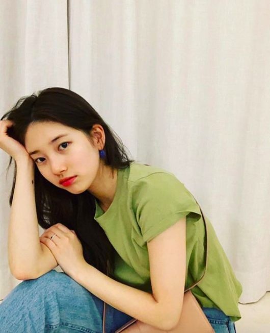 Singer and actor Bae Suzy revealed his daily life and caught the attention of fans.Bae Suzy posted several photos on her Instagram account on Wednesday.In the photo, Bae Suzy is wearing a T-shirt and jeans, and even in his comfortable outfit, he feels strong in innocence, making him stay in the eye.Bae Suzy will meet with viewers through SBS new drama Bae Gabond (playplayplay by Jang Young-chul, directed by Yoo In-sik), which will be broadcast in September.It is a return to the drama While You Sleep (playplayplay by Park Hye-ryun, directed by Oh Chung-hwan) for the first time in two years.Bae Suzy SNS