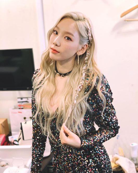 Girls Generation Taeyeon of the girl group showed off her beautiful blonde hair and beauty.Taeyeon posted a picture on his 11th day with an article called TOKYO on his instagram.The photo shows Taeyeon preparing for a performance in Tokyo, Japan, and Taeyeons white skin and blonde hairstyle catch the eye.On the other hand, Taeyeon is currently conducting Japans first solo tour Taeyeon Japan Tour 2019 ~ Signal seven times in four cities in Japan.