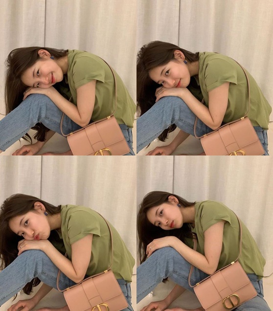 The latest situation of Bae Suzy has been revealed and is the talk of the town.On the 10th, Bae Suzy released a picture on his instagram with an article entitled Im falling in love with this bag.The photo showed Bae Suzy staring at the camera with a smile; the eye-catching features and innocent charm of Bae Suzy caught the eye.Meanwhile, Bae Suzy will appear on SBS drama Bond which will be broadcast in September.Bond is a drama about the process of a man involved in a civil-commodity passenger plane crash digging into a huge national corruption found in a concealed truth.Lee Seung-ki, Bae Suzy, Shin Sung-rok, Jung Man-sik, and Baek Yoon-sik are gathering topics.Photo: Instagram