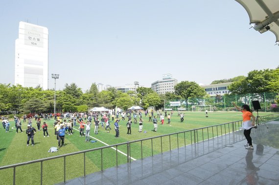 두발로 이미지