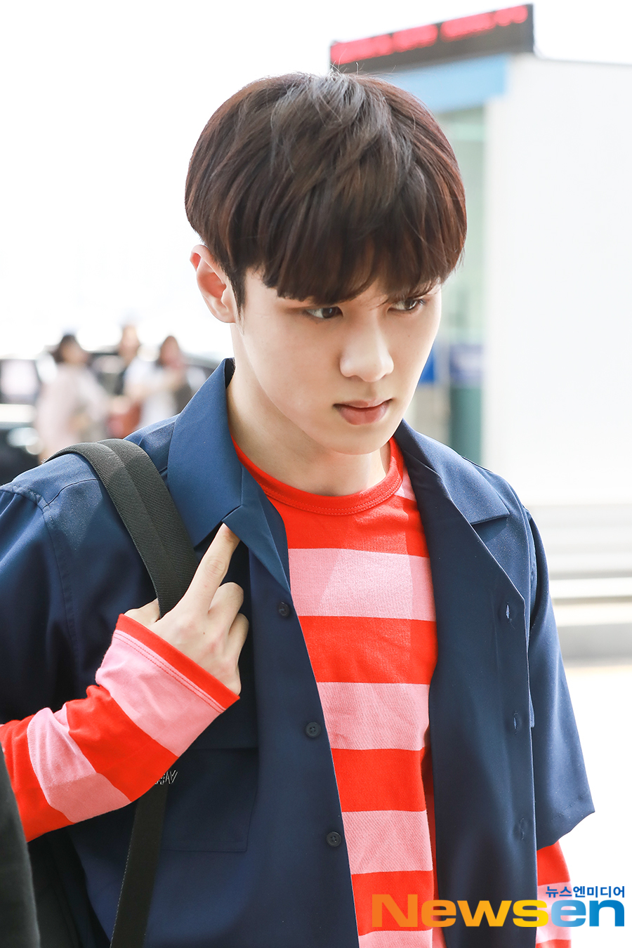 Lee Jin-hyuk V (WayV) member Kuhn (KUN) left for Macau via Incheon International Airport, a Chinese version of Running Man Run filming car, which takes place in Macau on the afternoon of May 14.Lee Jin-hyuk V (WayV) member Kuhn (KUN) heads to the departure hall with an airport fashion.#Kun #KUN #WeiShenV #WayV #Incheon Airport #Airport Fashionkim ki-tae