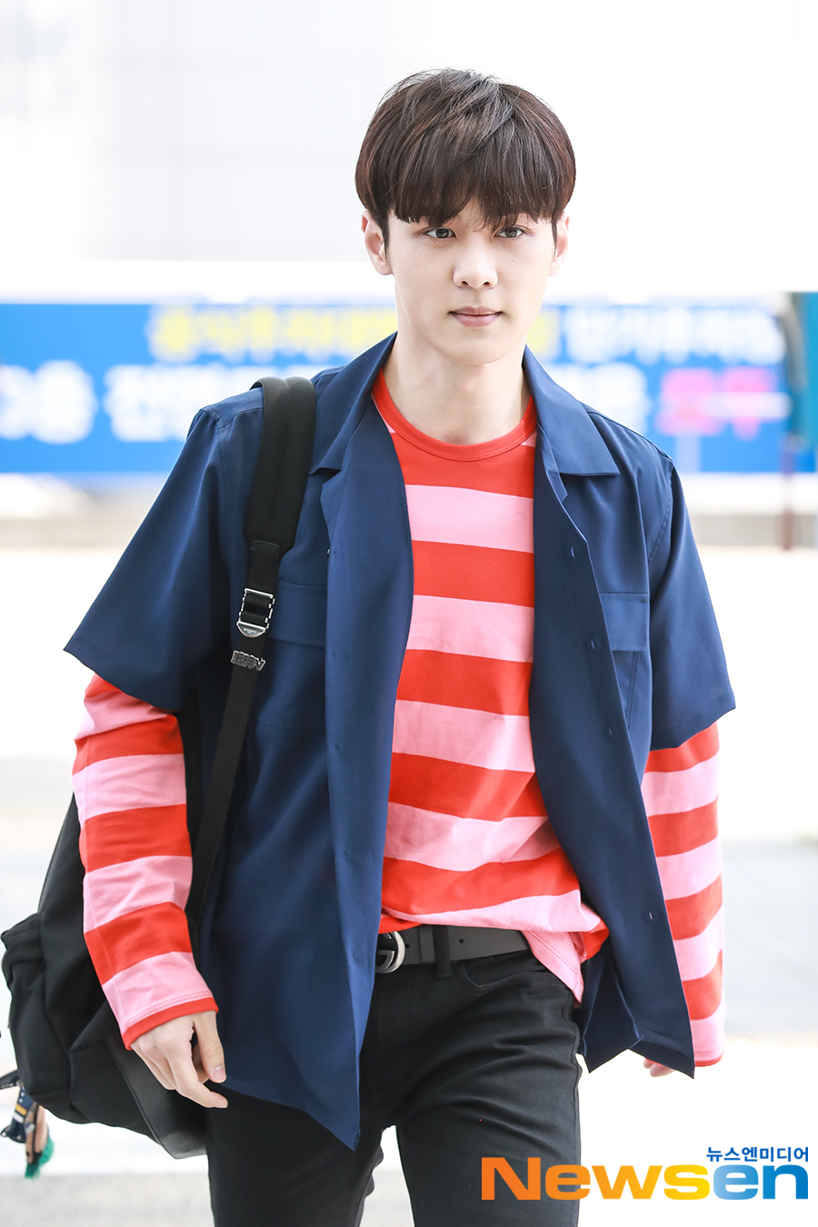 Lee Jin-hyuk V (WayV) member Kuhn (KUN) left for Macau via Incheon International Airport, a Chinese version of Running Man Run filming car, which takes place in Macau on the afternoon of May 14.Lee Jin-hyuk V (WayV) member Kuhn (KUN) heads to the departure hall with an airport fashion.#Kun #KUN #WeiShenV #WayV #Incheon Airport #Airport Fashionkim ki-tae