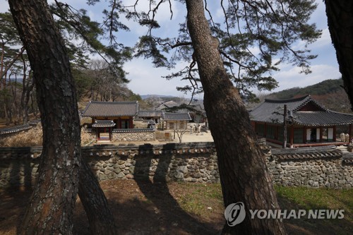 세계유산 등재 확실시되는 소수서원 (서울=연합뉴스) 문화재청이 유네스코 세계문화유산 등재를 심사하는 세계유산위원회 자문기구인 이코모스(ICOMOS·국제기념물유적협의회)가 한국이 세계유산으로 신청한 '한국의 서원'을 등재 권고했다고 14일 밝혔다. 사진은 소수서원의 모습. 2019.5.14 [문화재청 제공] photo@yna.co.kr