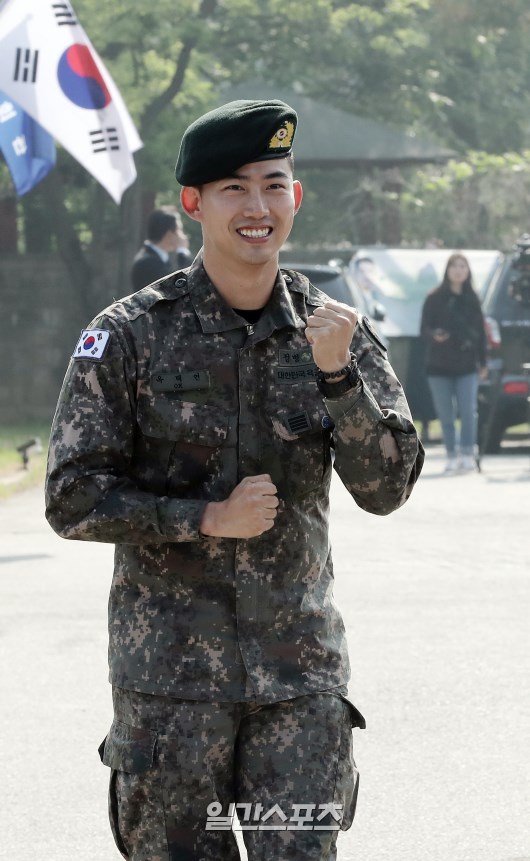 [현장Is] '전역' 옥택연, 캡틴 코리아→韓·亞 팬들 품으로 (종합)
