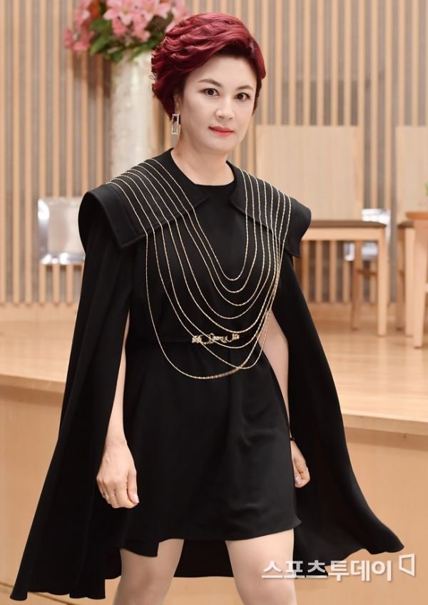 Actor Kim Hye-seon attends a production presentation of the daily morning drama Suspicious Mother-in-law held at SBS in Mok-dong, Seoul on the afternoon of the 16th.