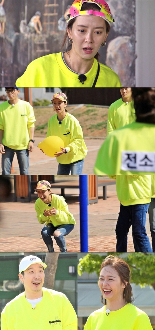 Song Ji-hyo, who I believed in, changed suddenly.On SBSs Running Man, which will be broadcast on May 19, Song Ji-hyo, who transformed from Ace to Destructive Ji-hyo, will be revealed.At the recent recording, the members entered the Running Man Fan Meeting - Running Zone Project for domestic fans to mark the 9th anniversary of Running Man.The members who held their first domestic fan meeting in nine years had a fierce confrontation with the production team with the fan meeting queue sheet composition.However, Song Ji-hyo, who is considered to be the first runner in the Running Man Game Power to be called Ace Song Ji-hyo on Kim Jong-guk in this rAce, which can be won if he has accumulated for 9 years and teamwork, was surprised and got the nickname of Destruction Ji-hyo from the members.bak-beauty