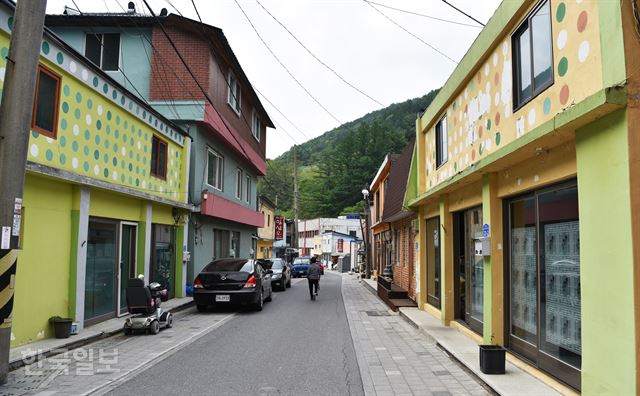한산한 상동시장 골목.