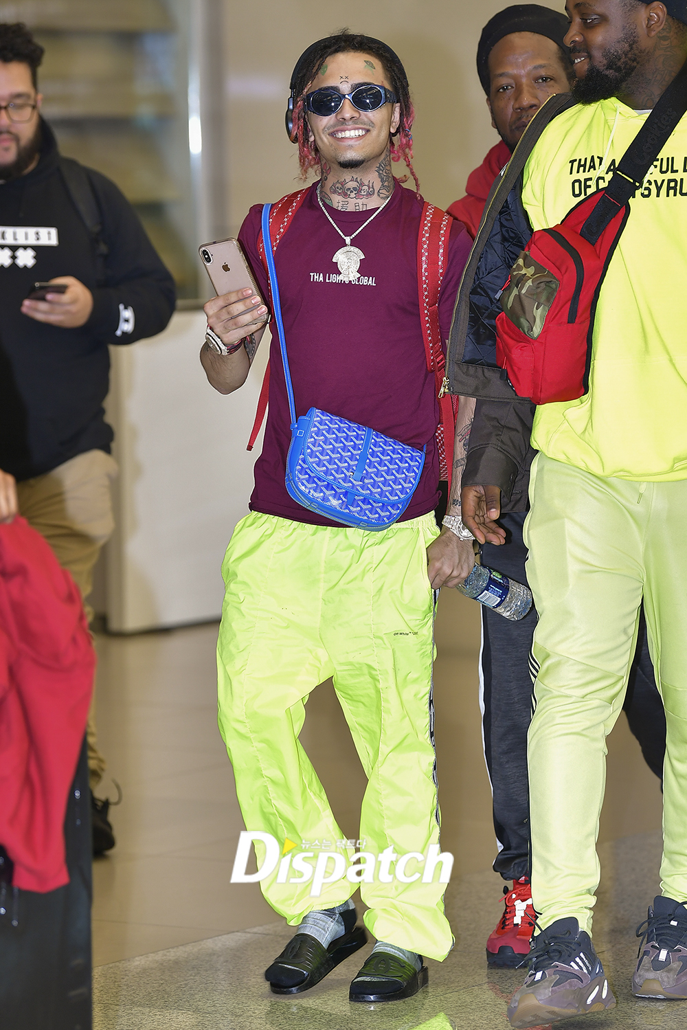 Hip-hop The Artist Lil Pump arrived at Incheon International Airport on the afternoon of the 25th to attend the 2019 World Hip-Hop Festival.Lilpump showed up at the arrival hall, showing off his extraordinary presence on the day, and he made a V for the reporters and took a swag-filled pose and attracted attention.Meanwhile, 2019 World Hip Hop Festival will be attended by the US Reel Pump, which has emerged as a new trend of hip-hop with trendy wrapping around the world as well as the representative artists of Korea such as Tiger JK, Yoon Mi-rae, Dynamic Duo, Gray, Woo Won Jae and The Quay.reel perm from a distancea comfortable dresshave a different presence