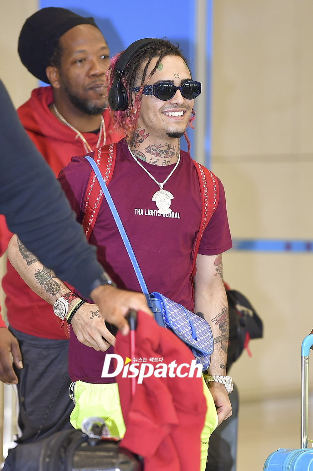 Korea is Its the first time.?..Reel law firm, smiling Entrance <p> Hip hop artist Lil firm(Lil Pump)this 2019 World Hip hop Festival to attend the 25th afternoon at Incheon International Airport through the Entrance.</p><p>Reel firm is this day, a bright smile, and Entrance place to get. Yourself to were pan and covering with toward gratitude.</p><p>Meanwhile, the 2019 World Hip hop FestivalTiger JK, Yoon Future, the dynamic Duo, Grey, our members, more inquiries do, such as Koreas representative artists are, of course, the world of trendy wraps as a Hip hop of the new flows into emerging U.S. reel firm(Lil Pump)attend.</p><p>Korea, too.</p><p>Mouth on the smile</p><p>Consistently smiling</p><p>Wait, thank you~</p>