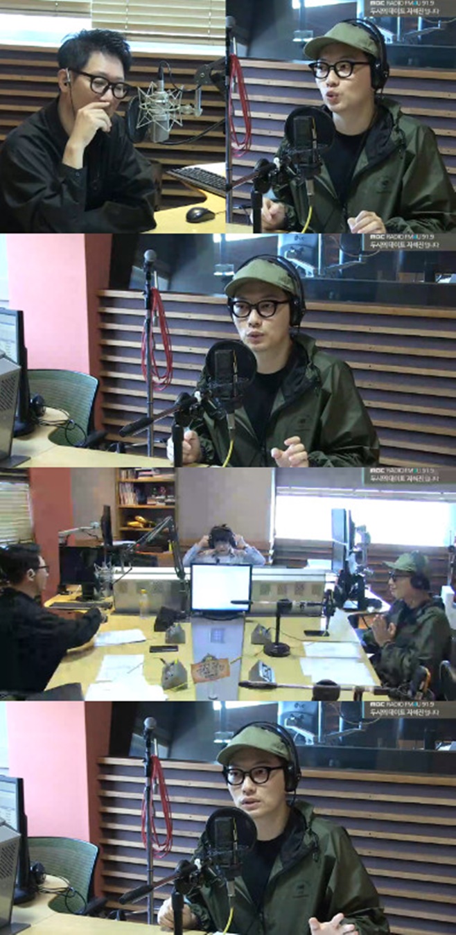 Actor Yi Dong-hwi boasted an extraordinary gesture in Dooshis Dating Ji Suk-jin.Yi Dong-hwi appeared in the Invitational Invitational section of MBC FM4Us Its Ji Suk-jin on the Dating of Doocy (hereinafter referred to as Dating of Doocy), which was broadcast on the afternoon of the 29th.On this day, Yi Dong-hwi showed off his unique charm by revealing his unique gesture.DJ Ji Suk-jin praised the charm of Yi Dong-hwi and said, I appeared on Running Man and it is the wrong character.I do not think Im working hard, but Im working hard. Yi Dong-hwi said, I have been expecting since Running Man but I have not heard much.And I think it is great to accompany entertainment and acting together. The story of extreme occupation that ended in a successful way was also indispensable: Yi Dong-hwi expressed his strongness with the actors who appeared in extreme occupation.Yi Dong-hwi said, The actors who appeared in the movie are familiar. Ryu Seung-ryong and Lee have worked together with the work, and Jin Seon-gyu is so fond of the crime city, so I like it so much, and I have written to him. He also said that he has been intimate until recently.Yi Dong-hwi said, I also boasted emoticons in the KakaoTalk group room this morning. Ryu Seung-ryong can express all emotions with emoticons.A recent release of The Little Client also featured a story about the movie, which Yi Dong-hwi wrote: The Little Client is a good movie.It is meaningful to participate in this work. Yi Dong-hwis The Client, which was a lawyer, played a role as a lawyer, Jung-yup, and it was based on the true story of a true story that a lawyer who wanted only to be a successful lawyer met a 10-year-old girl who confessed to killing her seven-year-old brother.There are many people who are sad that this is a true story, but I think this reaction is meaningful, Yi Dong-hwi said, explaining The Client.After the release of the film, he said he had received a lot of contact from friends with children.Yi Dong-hwi added, It was meaningful to say that the people around me who watched the movie were a chance to think about how to raise a child.He also released an anecdote that struggled from obscurity to debut.Yi Dong-hwi said, I was attracted to the actor and the colorful appearance, so I went to the theater film department. I was frustrated because there were many excellent people.I thought I should be a good actor. The more I acted, the more I wanted to play.I have been in contact with many people since I did not get in touch with them, he said. I kept in touch and made my debut in a line in the south.Asked what the work that informed Yi Dong-hwi, he said, I got the name of the first role as The Way to Home and it seems that I have made a little name with Taja 2.