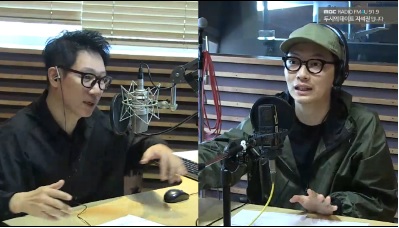 Actor Yi Dong-hwi flaunted his friendship with Lee Kwang-soo.On MBC Cool FMs This is Ji Suk-jin, a date of Doosi (hereinafter referred to as Doude), which was broadcast on the 29th, Yi Dong-hwi appeared and talked.DJ Ji Suk-jin said, Yi Dong-hwi recently appeared on Running Man.Do you have any friendship with Lee Kwang-soo? Yi Dong-hwi said, I am my best friend. If I have two, I talk, and Lee Kwang-soo listens a lot.Its a serious Friend, he said.In addition, Yi Dong-hwi asked, Did you have an entertainment after Running Man? Yi Dong-hwi expressed regret that he waited for the entertainment but did not.Doude airs every Monday - Sunday at 2 p.m. / Photo: MBC-visible radio