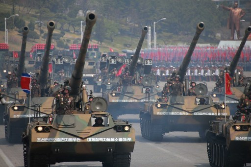 지난 2017년 4월 15일 평양에서 김일성 주석 탄생105주년 기념일을 맞아 열린 열병식에서 170㎜ 자주포들이 행진을 하고 있다. 조선중앙통신 연합뉴스