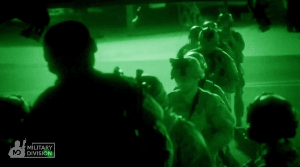 미 육군 제160 특수작전 항공연대가 야간 침투훈련을 하고 있다. [Military Division 유튜브 캡처]