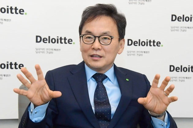 송수영 한국 딜로이트컨설팅 신임 대표는 한국경제신문과의 인터뷰에서 “한국은 지금 방황하고 있다”며 ”‘잃어버린 20년’을 겪은 일본의 전철을 밟을 수 있는 위기“라고 진단했다.  /김영우 기자 youngwoo@hankyung.com