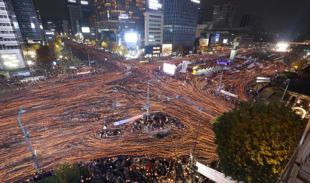 2016년 11월19일 박근혜 대통령 퇴진을 요구하는 4차 촛불집회가 서울 광화문 광장과 일대 도로에서 열렸다. 기무사는 간첩사건으로 촛불민심의 흐름을 반전시키려 했던 것으로 보인다. 사진공동취재단
