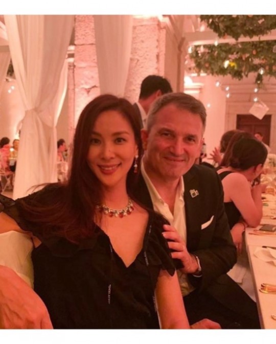 Actor Ko So-young announced his current situation through his photos.On the 16th, actor Ko So Young posted a picture through his instagram.In the open photo, Ko Ho Young is wearing a black Dress and wearing an accessory that emphasizes points.Especially, he is still attracting attention with perfect beauty.On the other hand, Ko So Young married actor Jang Dong-gun in 2010 and has one male and one female.online issue team of star pop culture department