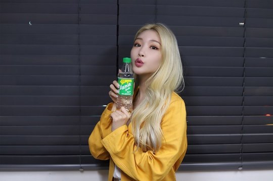 Singer Chungha boasted a nice beauty.On June 16, several photos were posted on the official Instagram of Chungha.The picture shows Chungha with a cider bottle. Chungha changed her hairstyle with blonde hair, adding a refreshing charm.The fans who responded to the photos responded such as The world is cool, It is so beautiful and I love you.delay stock