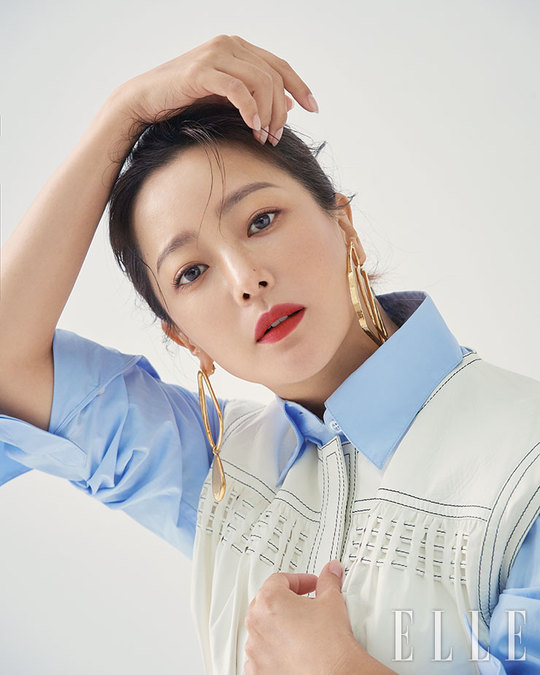 Kim Hee-sun As a young man worked hard, thanks to bene fit received feel <p>Actress Kim Hee-Sun, Elle 7 on the cover was.</p><p>Kim Hee-sun is Elle 7 March in colorful outfits instead of the White T-shirt wearing a simple yet modern beauty exposed. Italy luxury leather brand issued a collection service with digital cover and some photoshoot with the public. Black Panther Dress wearing White long boots to match for Kim Hee Sun in an elegant charisma had emanated.</p><p>Progress together with in the interview, Kim Hee-sun is the last to return to the question “young man, work hard thanks to a few of the benefits received feeling. 20~30s in many works in the temperature, thanks to the marriage after 6 years spaces also not be forgotten and again the activity was able to,”he replied. No change to normal in the beloved as a star exists for the “public to the honest point? Example from the show was look at me, but ate no differently, change is not. Frank and like Look many people look good, often seems to be,”she said.</p><p>The image in the transformation decree, was Kim Hee-sun is to start asking questions on “work and getting a more carefully written. This condition piled up years in the public I expect that you, yourself would be much more scared I would like. Sometimes, some shaving is necessary, but too futile to think many do nowadays, is it some version of trying,”he replied.</p><p>Kim Hee-Sun of the more pictorial and interview of 7 November and on the website you can meet</p>