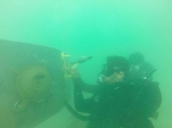 림펫 마인(Limpet mine) 설치 훈련 중인 뉴질랜드 해군의 모습. 림펫 마인은 2차대전 중 발명된 무기로 강한 자성을 지닌 시한폭탄을 선체에 부착, 폭파시키는 기뢰다.(사진=뉴질랜드 해군 홈페이지/http://navy.mil.nz)