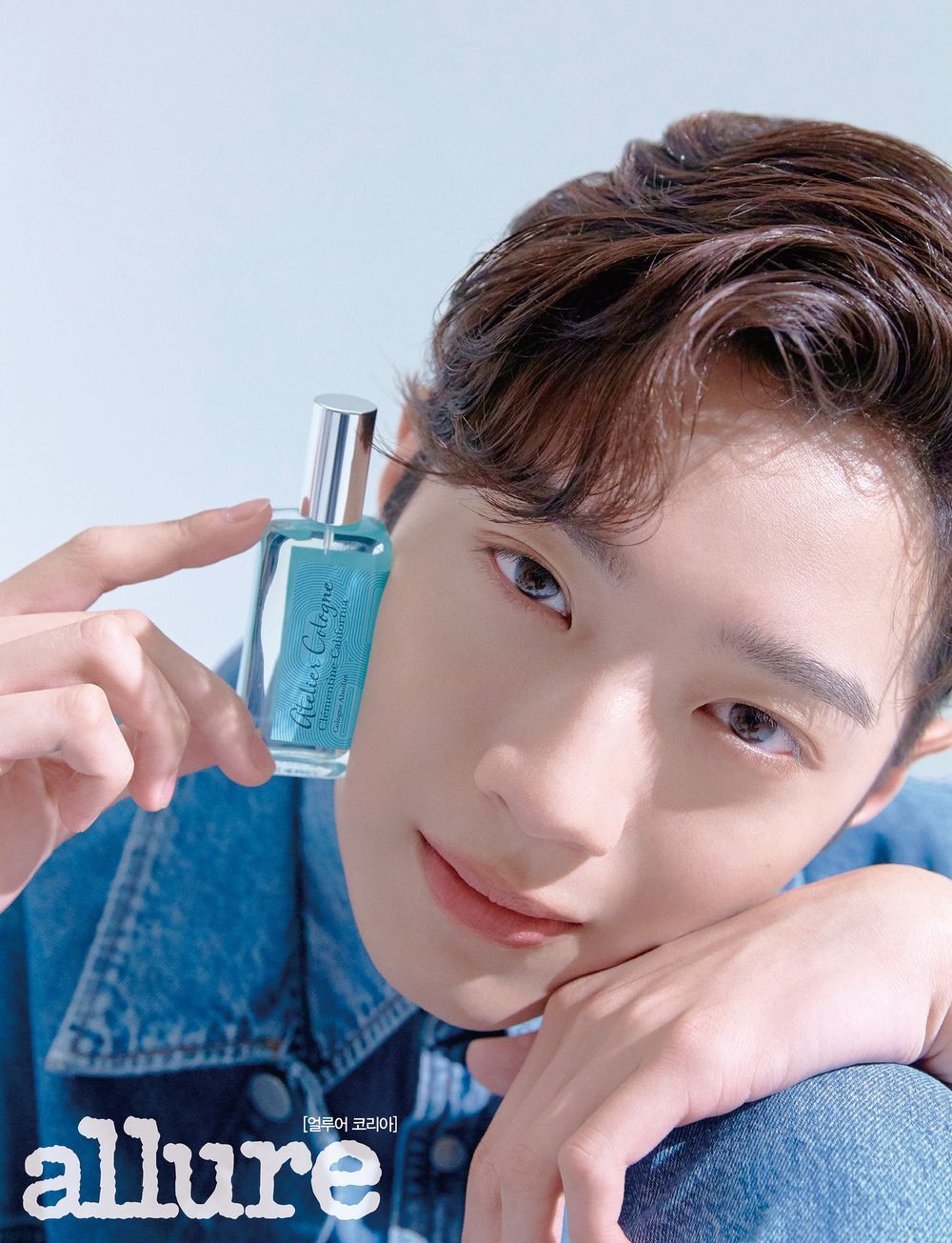 On the 18th, a perfume picture with magazine Allure and Lai Kuan-lin was released.Lai Kuan-lin, who posed with the Clementine California perfume by Atelier Cologne, was captured.An official of the picture said, We showed a variety of appearances from boyhood full of refreshing beauty to sophisticated masculine beauty with sculpture-like appearance and gentle eyes.More pictures of Lai Kuan-lin can be found in the July issue of Allure.