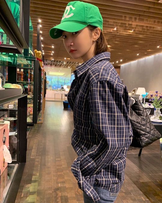 Actor Go Joon-hee has revealed a welcome recent situation.Go Joon-hee posted a picture on his Instagram page on June 18.The photo shows Go Joon-hee wearing a green hat and a checkered shirt, Go Joon-hee staring at the camera with intense eyes.Go Joon-hees disappearing small face size attracts attention.delay stock