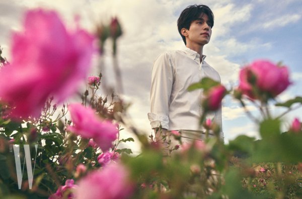 A picture of Actor Lee Dong-wooks warm charm was released in the July issue of W.The warm sunshine and cool winds of Grass, located in South France, and the meeting between fresh Theresa Mayrose and one beauty brands first male model, Lee Dong-wook, was very special.Lee Dong-wook in the public picture experienced the whole process of Theresa May Roses birth as perfume from the harvest of Theresa May Rose.Especially, the warm visuals of pink Theresa May Rose and Lee Dong-wook are in perfect harmony, which is the back door of the shooting staff.Prior to the release of the picture, the Grass Trip video, which was released through W. Instagram and Lee Dong-wooks SNS account, is receiving a hot response from fans.Lee Dong-wooks picture can be found in the July issue of <W.>.