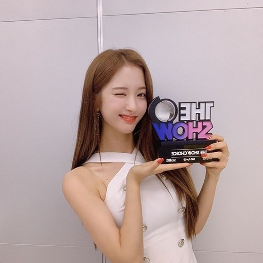 WJSN Bona revealed her first impression of The ShowBona posted a picture on the 18th with the article Is it a trifle crown true story through the official WJSN Instagram.Bona in the open photo winks with the The Show trophy.Bona added: Thank you so much for letting me experience this amazing and precious experience.I will be proud and wonderful WJSN that I can repay.  I love and support WJSN, and I love all of us who are suffering from places where we can not see it. On the other hand, WJSN is working as a new song Boogie Up released on the 4th.Photo: WJSN SNS