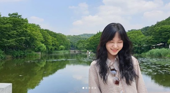 Actor Park Eun-bin showed off her innocent beauty.Park Eun-bin posted several photos on his 18th day with an article on his instagram saying, Another Feelings! New and fun.Park Eun-bin in the open photo is laughing in front of the camera in the background of the pond.In another photo, Park Eun-bin is attracting attention because she is showing off her pure beauty in the background of blue pine trees.Meanwhile, Park Eun-bin appeared on KBS 2TV drama Todays Detective which was broadcast last year.Photo: Park Eun-bin SNS