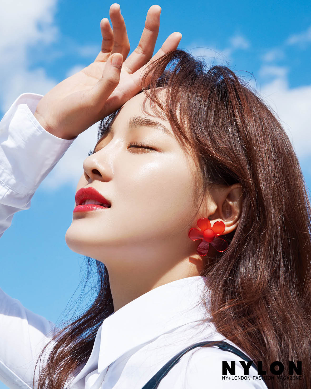 On the 19th, fashion & Beauty magazine nylon released Kim Se-jeongs picture.This Beauty picture is impressive that it emphasizes the glittering lips on a summer day when the sunshine is pouring.Beauty editor Oda Hye, who actually filmed, praised It is a Beauty model that digests various images even though it only changed lip color.A total of six pictures and Beauty items by Kim Se-jeong can be found in the July issue of Nylon and in Nylon TV (Nylon Instagram, YouTube).