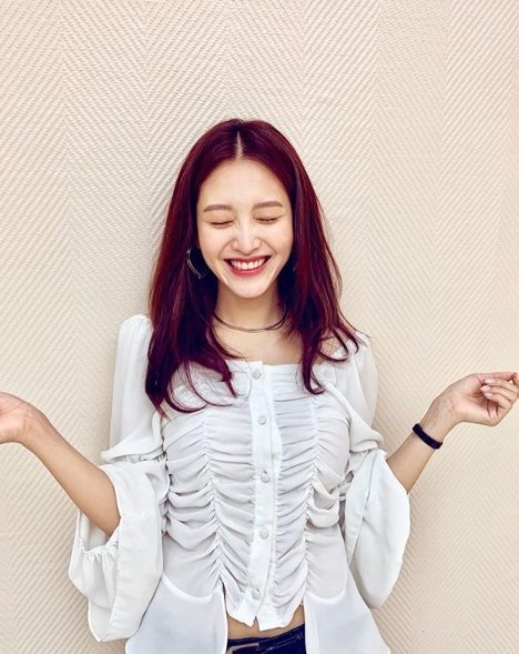 Kim Jae-kyung posted a picture on his SNS on the 19th with an article entitled Whiteing Crysciaa today.Kim Jae-kyung is smiling brightly in a white blouse, and the fresh smile and bright beauty that conveys pleasant energy to the viewers attracts attention.Fans who encountered the photos responded such as Veronica Park Fighting, It is so beautiful and My sister Fighting.On the other hand, Kim Jae-kyung is Acting Veronica Park in SBS drama I love you in the beginning.