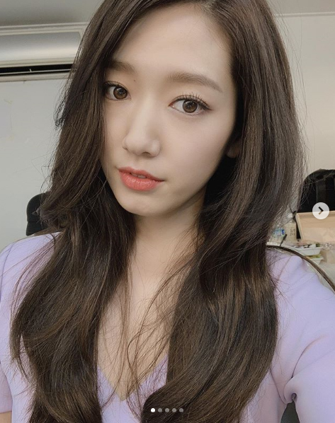 Actor Park Shin-hye has released a beautiful photo.Park Shin-hye posted a picture on his 19th day with an article entitled Lanran ~! What did you shoot?In the open photo, Park Shin-hye showed beautiful beauty with expressionless or smile.Meanwhile, Park Shin-hye recently finished filming the movie Call.