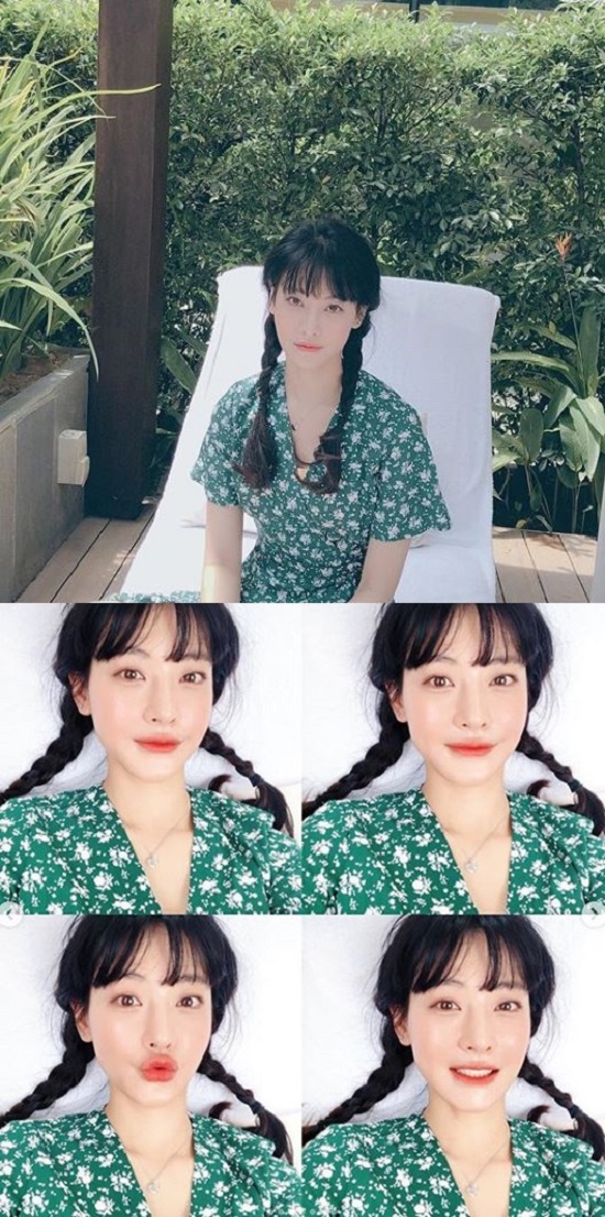 Actor Oh Yeon-seo has released daily photos.Oh Yeon-seo posted a picture on his instagram on the 19th.The photo shows Oh Yeon-seo, who shows off his fresh visuals with a double-headed.The netizens who watched this showed various reactions such as It is not beautiful in this world, it is real, It is beautiful with my sisters clothes, It looks so good with my hair.On the other hand, Oh Yeon-seo appeared on TVN Hwa Yugi which last year.Photo: Oh Yeon-seo Instagram