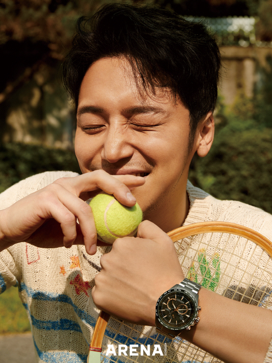 Actor Byun Yo-han has released a summer picture full of refreshingness.Byun Yo-han has graced the cover of the July issue of the mens fashion magazine Arena Homme Plus.In the public picture, Byun Yo-han showed various aspects of Byun Yo-han in everyday life, playing tennis in the warm sunshine, enjoying music calmly and enjoying chess games.Especially, from calm and natural appearance to dynamic mood, I caught my attention with the charm of soft and charismatic Byun Yo-Han in the picture.Byun Yo-hans distinctive blue summer-like smile and powerful eyes, dandy visuals and Citizen, Junghans, Archimedes, Luminox and Paul Smyths sophisticated watch styling harmonized to imprint a unique presence.Byun Yo-han matched the Citizen watch with a sophisticated black dial in the ivory color knit in the cover cut to complete the look of soft and dynamic Feelings.In addition, he showed luxurious and sophisticated watch styling by matching the Junghans, Archimedes, Luminox, and Paul Smyths watches to various styles such as clean shirts, casual Feelings T-shirts, jump suits and colored knits.Five of the nations largest watch-making gallery-class watch brands, which celebrated their 30th anniversary this year, five male watch brands, Citizen, Junghans, Archimedes, Luminox and Paul Smyths, have completed a film-like picture with actor Byun Yo-han, who is loved by her outstanding acting skills and unique atmosphere, said a Galleria-Clak official. I hope you will make a nice summer look this summer by referring to the five moods of watch styling proposed Byun Yo-han and Galleria Clark. Meanwhile, this picture, which is accompanied by Byun Yo-han and Galleria Clarks five male watch brands (Citizen, Junghans, Archimedes, Luminox and Paul Smyths Watch), can be found in the July issue of the magazine Arena Homme Plus, the official website of Galleria Clark, and Facebook.Photos  Galleria clocks provided