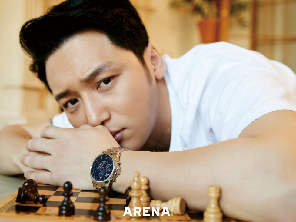 Actor Byun Yo-han has released a summer picture full of refreshingness.Byun Yo-han has graced the cover of the July issue of the mens fashion magazine Arena Homme Plus.In the public picture, Byun Yo-han showed various aspects of Byun Yo-han in everyday life, playing tennis in the warm sunshine, enjoying music calmly and enjoying chess games.Especially, from calm and natural appearance to dynamic mood, I caught my attention with the charm of soft and charismatic Byun Yo-Han in the picture.Byun Yo-hans distinctive blue summer-like smile and powerful eyes, dandy visuals and Citizen, Junghans, Archimedes, Luminox and Paul Smyths sophisticated watch styling harmonized to imprint a unique presence.Byun Yo-han matched the Citizen watch with a sophisticated black dial in the ivory color knit in the cover cut to complete the look of soft and dynamic Feelings.In addition, he showed luxurious and sophisticated watch styling by matching the Junghans, Archimedes, Luminox, and Paul Smyths watches to various styles such as clean shirts, casual Feelings T-shirts, jump suits and colored knits.Five of the nations largest watch-making gallery-class watch brands, which celebrated their 30th anniversary this year, five male watch brands, Citizen, Junghans, Archimedes, Luminox and Paul Smyths, have completed a film-like picture with actor Byun Yo-han, who is loved by her outstanding acting skills and unique atmosphere, said a Galleria-Clak official. I hope you will make a nice summer look this summer by referring to the five moods of watch styling proposed Byun Yo-han and Galleria Clark. Meanwhile, this picture, which is accompanied by Byun Yo-han and Galleria Clarks five male watch brands (Citizen, Junghans, Archimedes, Luminox and Paul Smyths Watch), can be found in the July issue of the magazine Arena Homme Plus, the official website of Galleria Clark, and Facebook.Photos  Galleria clocks provided