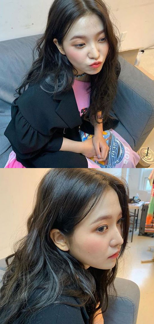 Yeri, a member of the girl group Red Velvet, boasted of her beauty.Yeri posted a selfie on his personal Instagram account on Wednesday with an article entitled Zimzalabim out now. Yeri in the photo boasts a sideline and is making a dreamy look.Especially, the mature atmosphere and femininity attracted attention.The netizens who watched this commented on Leeds is Leeds, Cute and pretty, Song is so good.Meanwhile, the group Red Velvet, to which Yeri belongs, made a surprise comeback with the title song Zimzalabim on Wednesday.