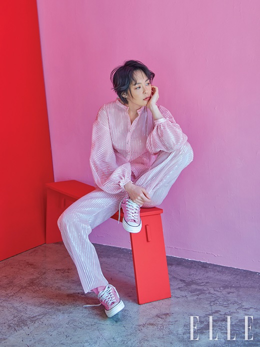 A pictorial by Actor Lee Ha-na has been released.Actor Lee Ha-na, who is working as a team leader in the cable channel OCN drama Voice 3, recently showed various charms from comfortable and soft to chic and classical appearance in this picture with Elle July issue.In the following interview, I was able to confirm Actors thoughts and passion for this drama and Acting.I did not intend to show only bright and light character since I started Acting, but I think the image of Love Age, which is a debut work, played a major role.I was offered Voice when I was trying to have time to concentrate on me while traveling while I was in manners, making music, he said. Currently, Season 3 is on air, but after Acting Kang Kwon-ju, I have a lot of static and heavy character proposals.But I will try not to make a choice that will be biased to one side in the future. Then, when asked about lifestyle other than Acting, What Im doing is exercise.Especially, boxing, which started a year ago, is still going on steadily, and I always stretch for about 20 minutes before I fall asleep. It helps a lot the next day. More pictorials and interviews by Lee Ha-na can be found in the July issue of Elle and on the website.