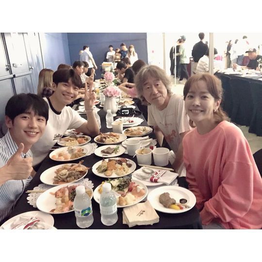 Actor Han Ji-min and Jung Hae-ins MBC drama Spring Night Simona Babčáková gift certified photo was released.Han Ji-min posted a picture on his instagram on June 20 with an article entitled Thank you! Thank you.The photo shows Han Ji-min and Jung Hae-in standing side by side. Han Ji-min added a lovely charm with pink costumes.Han Ji-min and Jung Hae-ins warm visuals catch the eye.The fans who responded to the photos responded such as It is so beautiful, Today is the shooter, Visual with smile on its own.delay stock