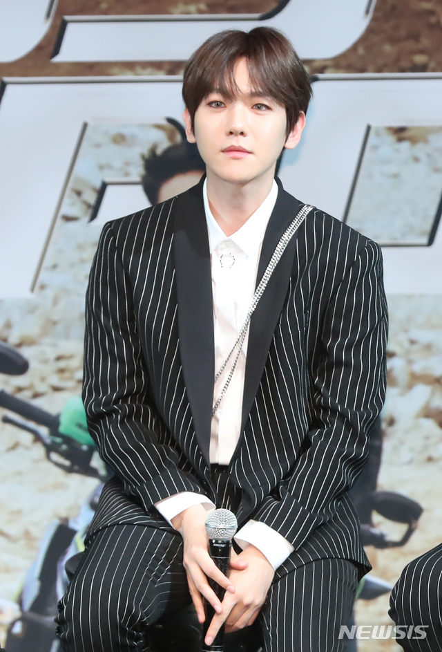 SM Entertainment said, Baekhyuns first mini album City Lights will be released on the 10th of next month. We will start pre-sale at on-line music stores from today.Baekhyuns solo album is only seven years since his debut in 2012. This album features six songs in a colorful atmosphere.He showed off his sweet vocals and outstanding singing skills through the ballad unit EXO - Chekbaxi (Chen and Baekhyun and Siu Min).He worked on duets with various artists including Bae Suzy, 25, from the group Mitsuei, SeSTa owned (27), Singer Kwill, 38), and rapper Rocco, 30.Recently, we have opened YouTube and are communicating with fans.