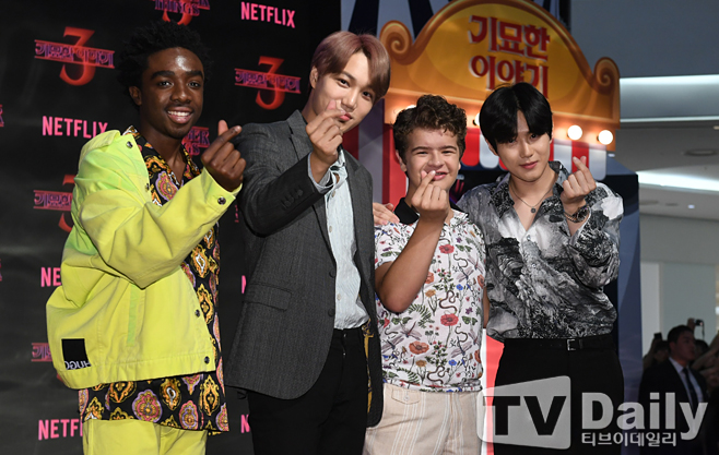 Hollywood actor Caleb McLaughlin EXO Kai Gayton Matarazo EXO Suho attends the Netflix series Wild Story 3 Red Carpet Event at Yeongdeungpo Times Quarter in Yeongdeungpo-gu, Seoul on the evening of the 20th.Wild Story is a work that has created a global topic with a tense story, a hot atmosphere of child actors, and a unique atmosphere in the background of the US in the 80s.The previous series was a masterpiece that won six awards, including the 74th, 75th Golden Globe Award for Best Picture and Best Actress, Best Supporting Actor Nominate, 69th, and 70th Emmy Awards, and was known as the Netflix series, the most popular in Korea in 2017.Strange Story 3 Red Carpet Event