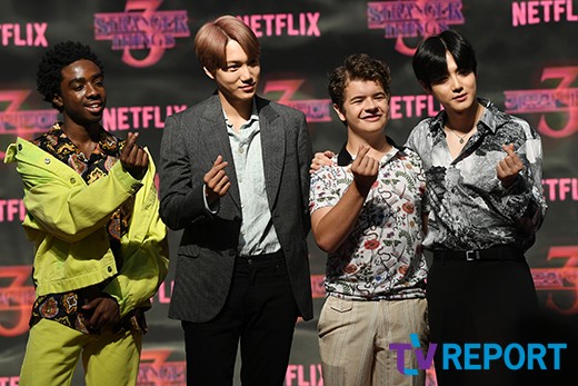Actor Caylub McLaughlin, Kai of the group EXO, actor Gayton Matarazo, and Suho of the group EXO are posing at the Netflix original Strange Story 3 red carpet fan event held at Time Square in Yeongdeungpo-dong, Yeongdeungpo-gu, Seoul on the afternoon of the 20th.The Strange Story 3, starring Gayton Matarazo and Caleb McLaughlin, is a mystery thriller about strange and huge events in the town of Indiana Hawkins, which celebrated the summer of 1985, a year after the previous season.