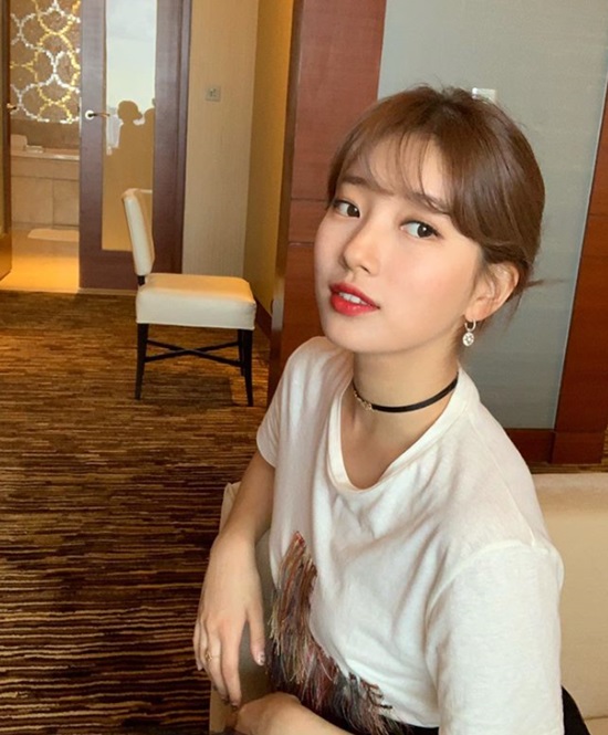 Singer and actor Bae Suzy boasted a beautiful beauty.On Tuesday, Bae Suzy posted several photos through her instagram.In the open photo, Bae Suzy is taking various poses and looking at the camera.Especially, Bae Suzy boasts big eyes, high nose, sleek jaw line, and attracts attention with perfect goddess beauty.Bae Suzy will appear on SBSs new drama Bae Bond scheduled to air in September.Photo: Bae Suzy Instagram