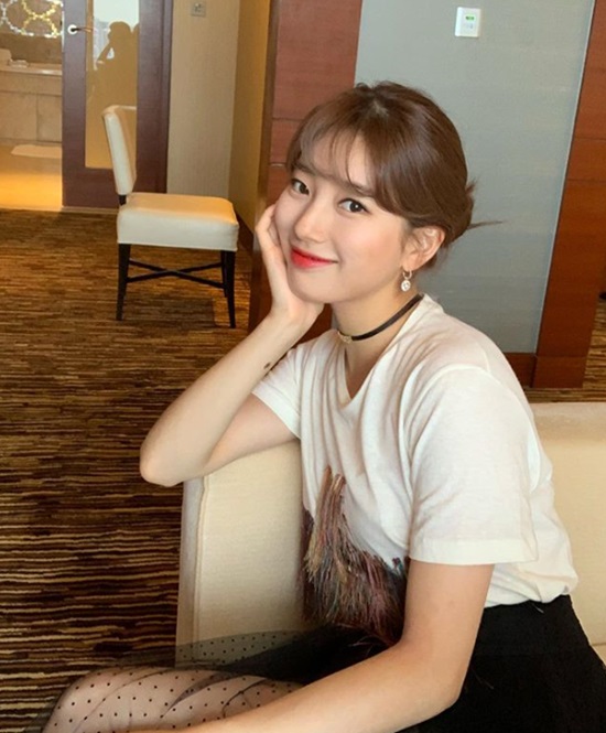 Singer and actor Bae Suzy boasted a beautiful beauty.On Tuesday, Bae Suzy posted several photos through her instagram.In the open photo, Bae Suzy is taking various poses and looking at the camera.Especially, Bae Suzy boasts big eyes, high nose, sleek jaw line, and attracts attention with perfect goddess beauty.Bae Suzy will appear on SBSs new drama Bae Bond scheduled to air in September.Photo: Bae Suzy Instagram