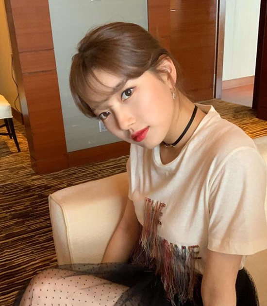 Singer and actor Bae Suzy boasted a beautiful beauty.On Tuesday, Bae Suzy posted several photos through her instagram.In the open photo, Bae Suzy is taking various poses and looking at the camera.Especially, Bae Suzy boasts big eyes, high nose, sleek jaw line, and attracts attention with perfect goddess beauty.Bae Suzy will appear on SBSs new drama Bae Bond scheduled to air in September.Photo: Bae Suzy Instagram