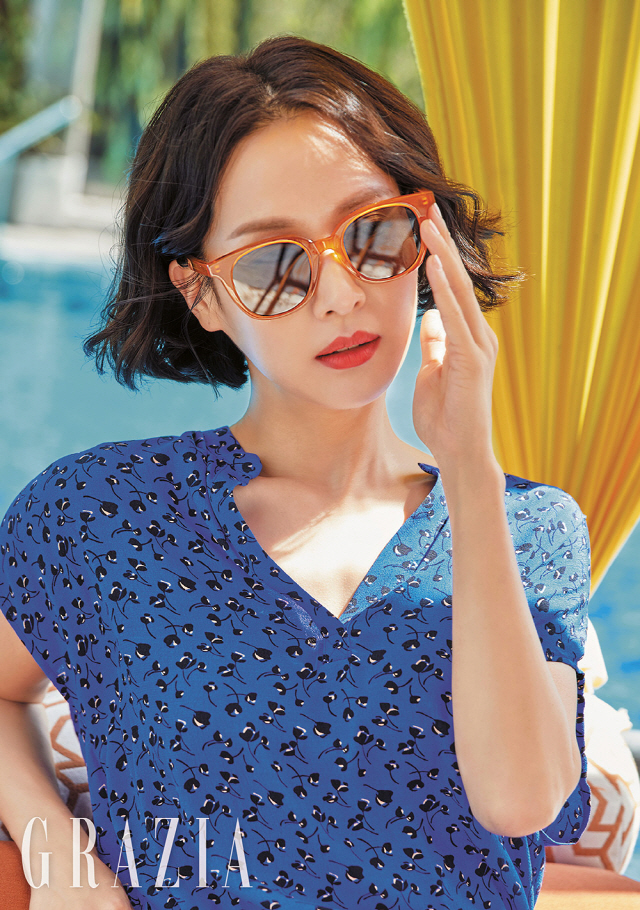 Gorizia magazine released the July issue of the picture cut with actor Cho Yeo-jeong.This picture, which was held in Hua Hin, a beautiful resort in Thailand, features a natural and relaxed appearance of the actor, away from the tense characters that were acting in movies and dramas.Cho Yeo-jeong, who enjoyed the sunny sunshine of Hua Hin and enjoyed the filming, completed the picture-like picture god every cut with a refreshing and lovely charm.He also showed off his beauty with his youthful hair and lovely makeup.Asked about the memorable episode during the parasite shooting, he said, When I turned on the air conditioner in the living room of the house of the bridge last summer, all the families of the house came in and lay on the couch.When I did not get a camera angle, I felt that almost two families were living together in a house. Actor Cho Yeo-jeongs fascinating pictures and interviews can be found in the July issue of Gorizia magazine.