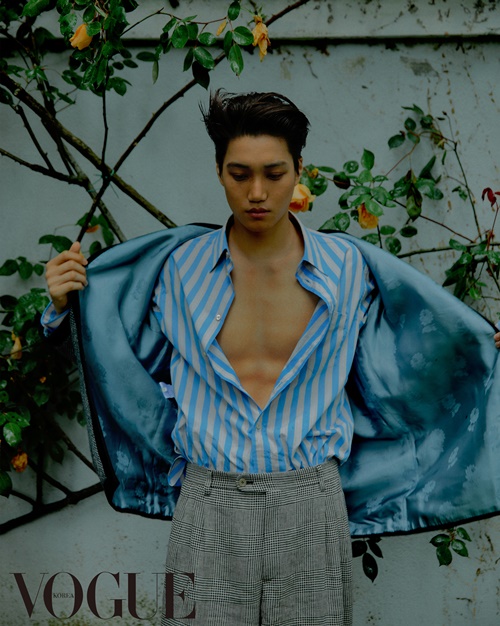 EXO Kai, unique style, charisma divergence(pictorial) <p> Group EXO member Kai with unique style, charisma had emanated.</p><p>21 fashion photoshoot for ‘Vogue Korea’ side is Kai with fashion pictorials were revealed.</p><p>Public photo belongs to Kai exclusive atmosphere with a fashion pictorial in the various styles to your own personality style fully digest.</p><p>He houndstooth pattern adorns the coat and pin dots pattern set, blue - red striped jacket with patch detailing of brown cotton pants, 2019 project portfolio with a collection of Double Jeopardy G detail of the Blue Velvet GG backpack and Double Jeopardy G logo, Pella head ornament features a black leather Le(Bell) tote bag to match was.</p><p> Also grey and pink leather mixed with rubber sole lace-up shoes and horsebit detailing with GG pattern wool moccasins as worn by choice.</p><p>Meanwhile, Kai is the last month of Rome, Italy, Capitol and Art Museum(the Capitoline Museums)opened in Gucci 2020 Cruise fashion show in Korea as the representative attend, and abroad through the presss right there.</p>