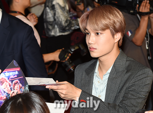 Singer EXO Kai is signing a red carpet on the red carpet of Netflixs popular original series Queen Story 3 held at Time Square in Yeongdeungpo-gu, Seoul on the afternoon of the 20th.