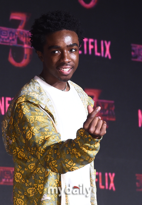 Strange Story 3 Caleb McLaughlin mentioned his Korea tour with EXO last night.The two actors attended the red carpet event with EXO members Suho and Kai on the night of the 20th, and then became a hot topic by experiencing various Korea in the plaza market.In response, Caleb McLaughlin said: It was a great experience and I was able to learn about history and culture while on the Gyeongbokgung tour, and it was good to go to the place and feel the energy.I am glad to have a K-pop experience after today, and Suho and Kai of EXO are really good and wonderful people. Meanwhile, Strange Story 3 is a Netflix original series that deals with more bizarre events in Hawkins village, which is back in the summer of 1985, and will be released on Netflix on July 4th.