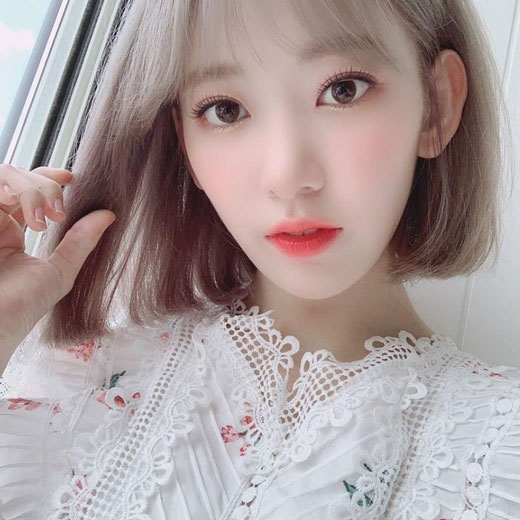 Sakura, a member of girl group Izuwon, boasted of humiliating beauty.On the 21st, IZWON official instagram posted a self-titled article entitled I was glad to meet with WiseWon in Thailand! I am going to see you again, please wait.In the photo, Sakura showed a beautiful look and boasted a very beautiful beauty, and also attracted attention with a pure atmosphere that matches the white skin.The netizens who saw this showed various reactions such as It is really beautiful, Mochimochihae and It is not a person.Meanwhile, IZWON held a solo concert EYES ON ME in Bangkok, Thailand on the 16th.